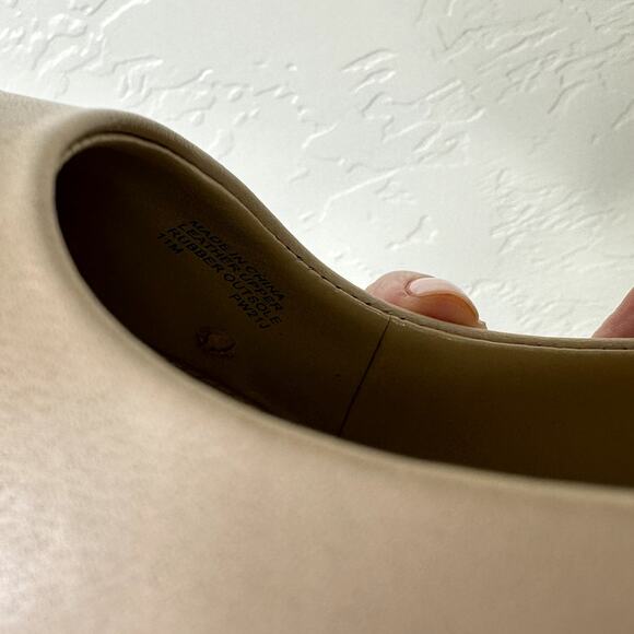 MICHAEL Michael Kores MK Light Blush Alina Flex Leather Pointed-Toe Heel Pumps - Picture 7 of 9